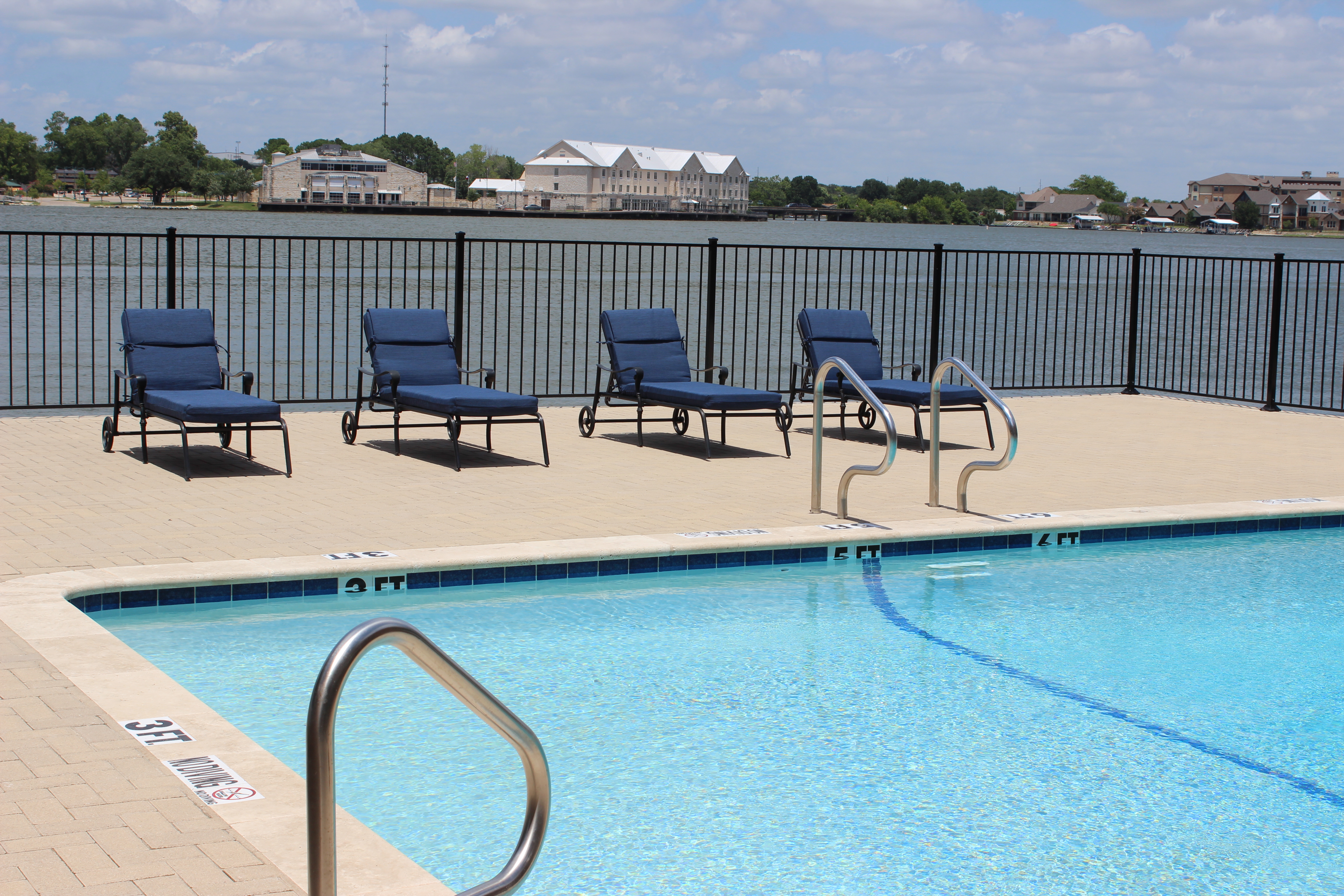 Lakeshore Pool Overlooking Lake Granbury (5)